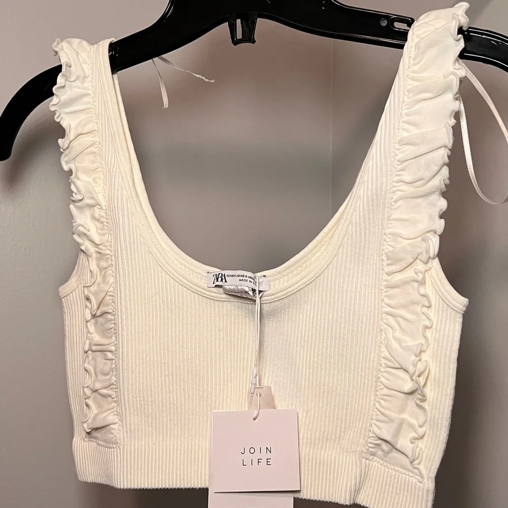 Zara Cream Ruffled Crop Top - Picture 1 of 3